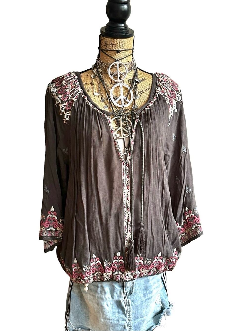 LULA SOUL women's embroidered top blouse gray - SIZE M - MED